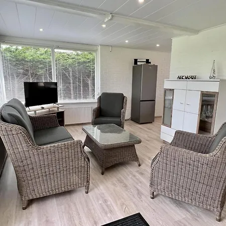 Дом отдыха 3 Bedrooms Near Sint Maartensvlotbrug